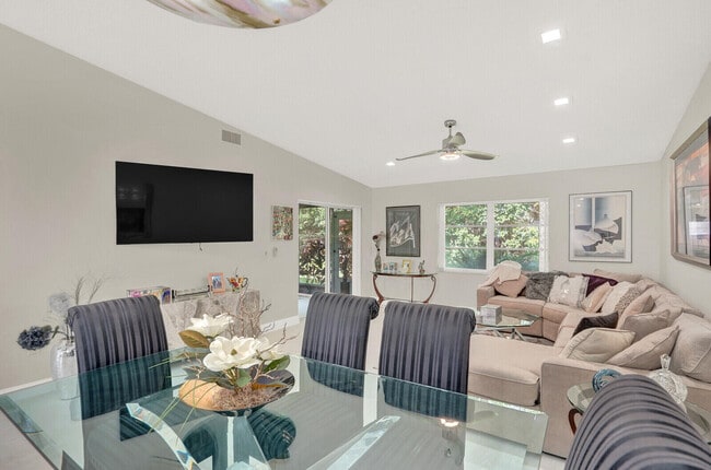 Building Photo - 6444 Mill Pointe Cir