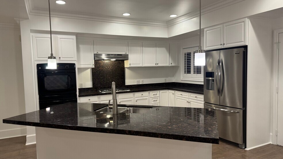 Building Photo - 16900 Marlin Pl