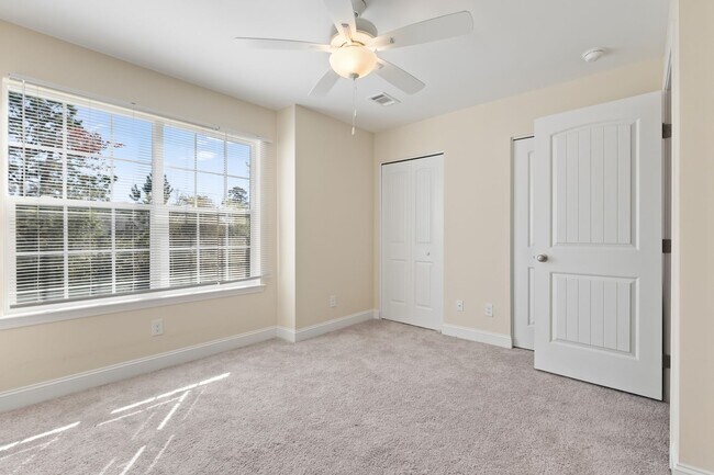 Building Photo - Two Bedroom Townhome