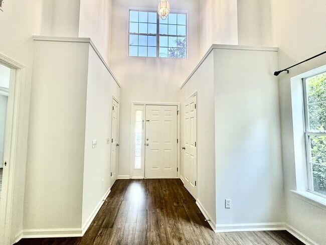 Building Photo - Four Bedroom, End Unit Townhome in the Farm!