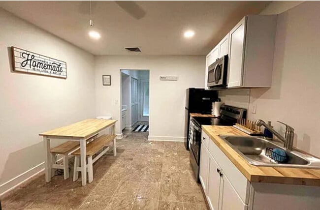 Primary Photo - 615 Executive Golf Villas Rd