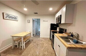 Building Photo - 615 Executive Golf Villas Rd