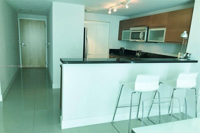 Building Photo - 253 NE 2nd St