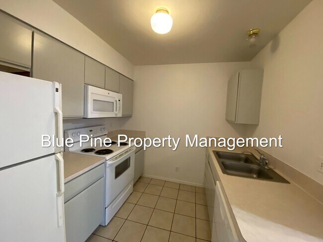 Building Photo - 2102 Stace St