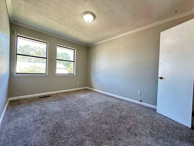 Building Photo - Townhome for rent in Grayson Valley **ACCE...