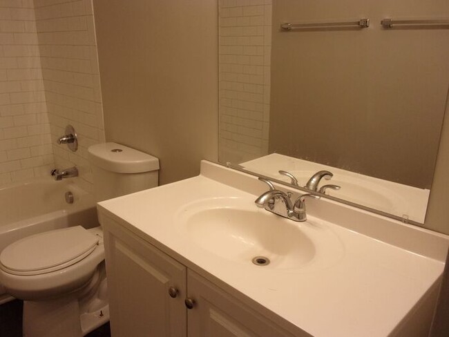 Building Photo - Recently Renovated 2 Bedroom 1 1/2 Bath To...