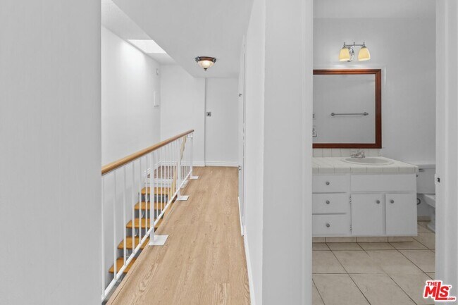 Building Photo - 4610 Densmore Ave