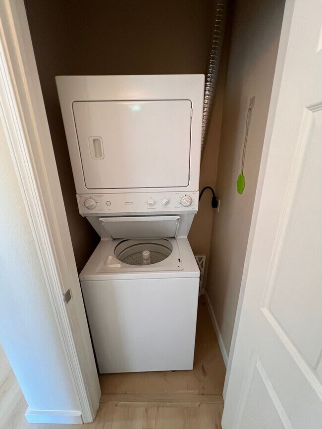 Building Photo - $2,350 1 bedroom 1 bathroom San Jose Brickyard Condo Near 280, Downtown SJ and SJSU