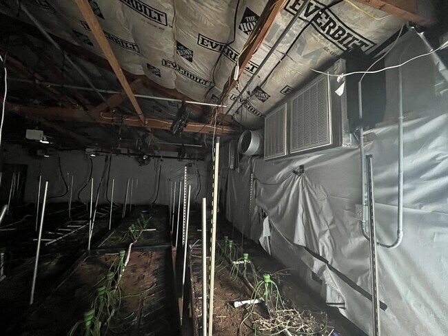 Building Photo - 16093 SW Roy Rogers Rd