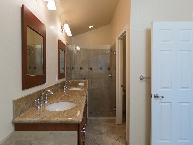 Building Photo - Delightful 3 Bedroom, 2 bath, Community Pool & Tennis, West Danville!