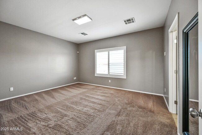 Building Photo - 634 W Kerry Ln