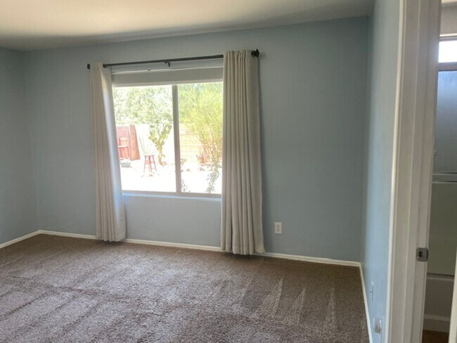 Building Photo - 7184 S Mission Springs Dr