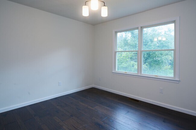 Building Photo - 3017 Fairchild Ln