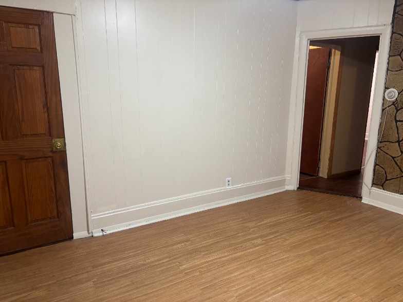 Building Photo - 615 Court St