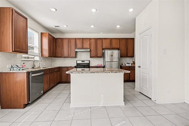 Building Photo - 7218 Bakersfield Ct