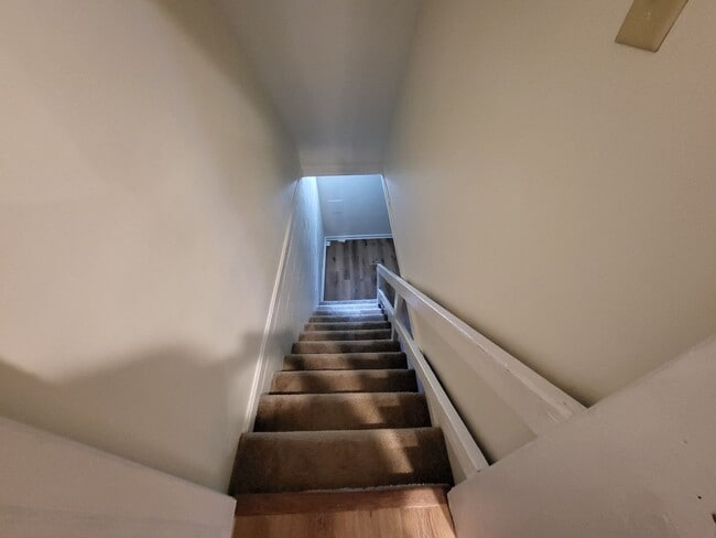 Building Photo - 3 Bed w/ Finished Basement