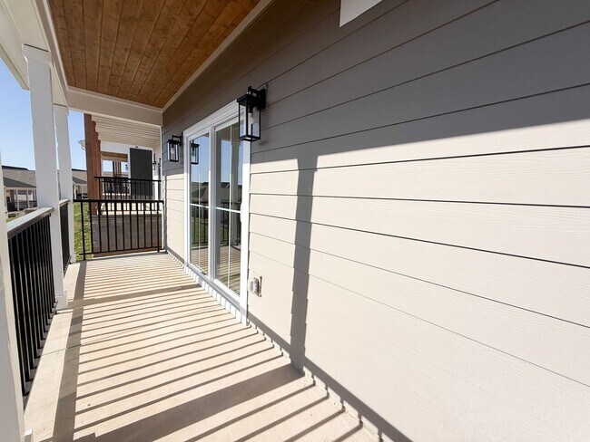 Building Photo - Luxury 3-Bedroom Townhome with Flex Room at Highbury + Summer Special