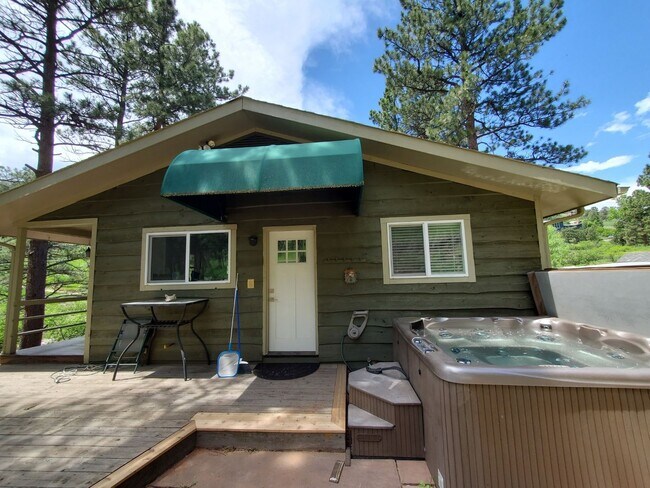Building Photo - Spacious 4-bedroom + study home; Includes Hot tub and Pool Table - Avail. Now!