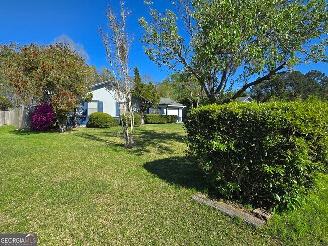 Building Photo - 425 Sunnyside Dr