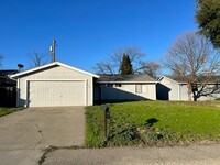 Building Photo - Great 3 bedroom 2 bath home for rent in Or...