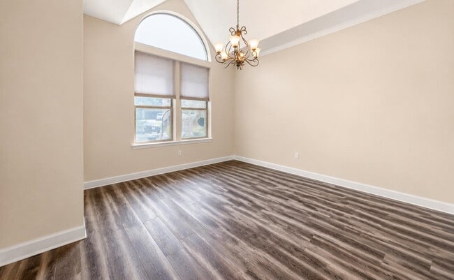 Building Photo - 120 Meadowlakes Dr