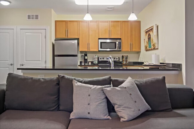 Building Photo - 615 S Columbus St