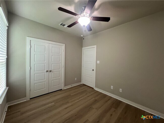 Building Photo - 1119 Creekside Orchard
