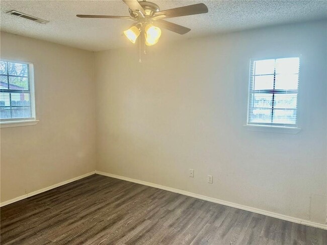 Building Photo - 1909 Cypress Pl