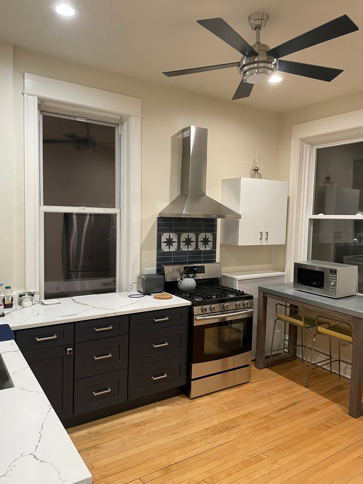 Kitchen - 1320 W Carmen Ave