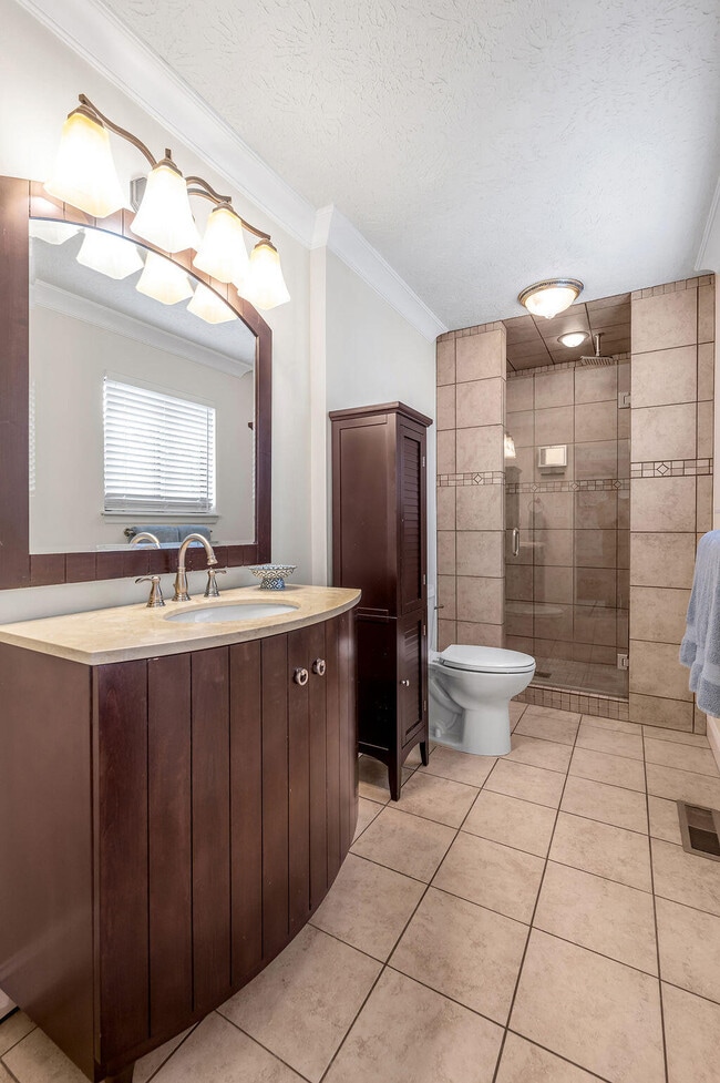 Building Photo - 500 Laketower Dr