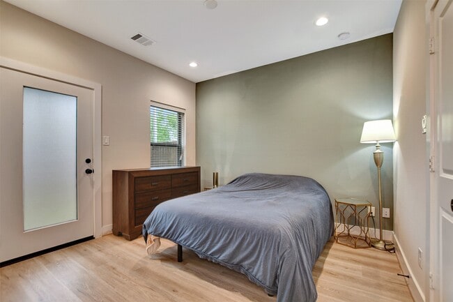 Building Photo - 3704 Creekmont Grn Ln