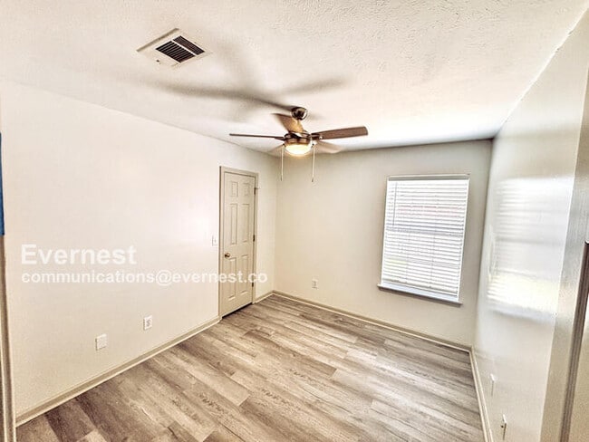 Building Photo - 213 McLaurin Dr