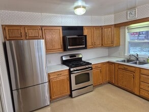 Building Photo - Charming 2-Bedroom Home with Bonus Room & Large Yard