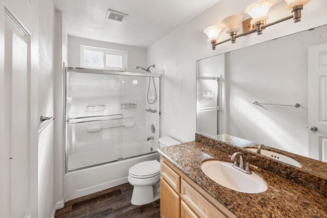 Building Photo - 1202 Donax Ave