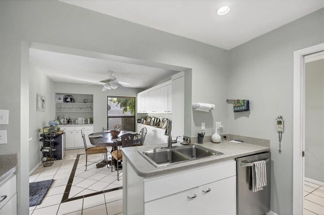 Building Photo - 4870 Kestral Park Cir