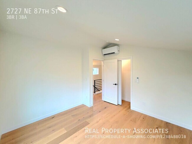 Building Photo - 2727 NE 87th St