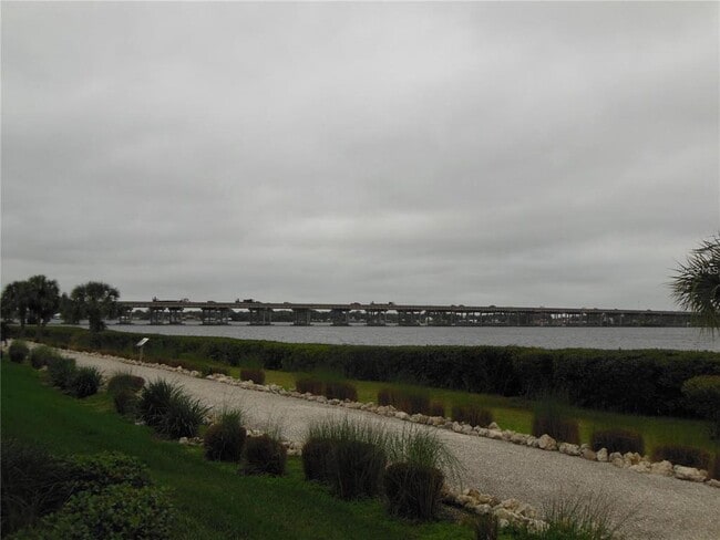 Building Photo - 1266 Riverscape St