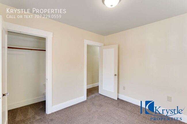 Building Photo - 517 Alhambra St