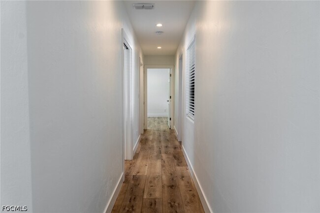 Building Photo - 14562 Riverside Dr