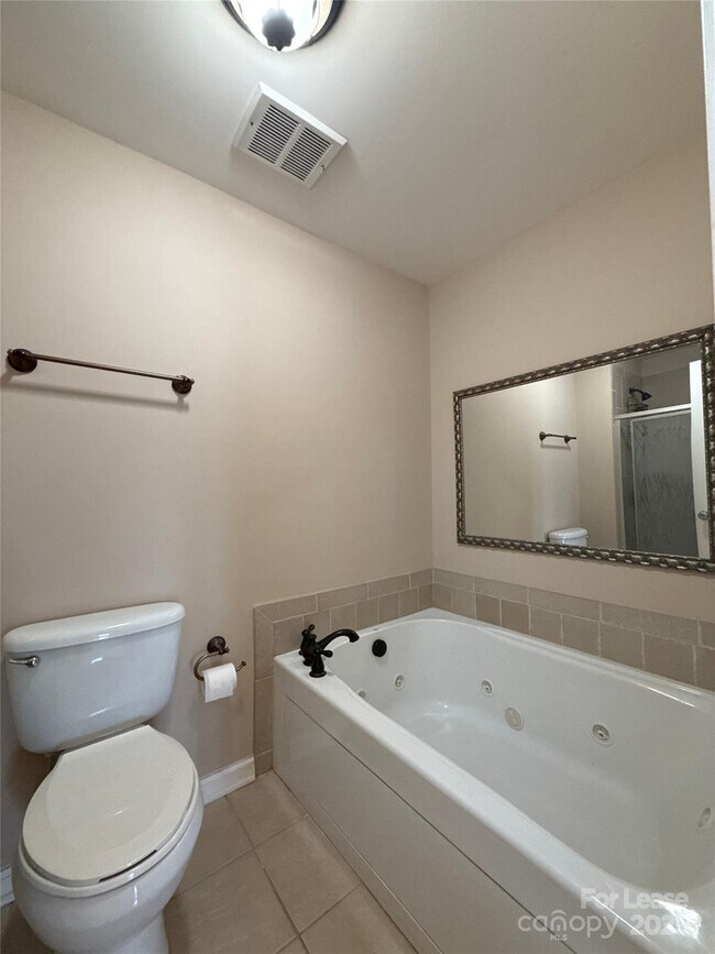 Building Photo - 9801 Emerald Point Dr