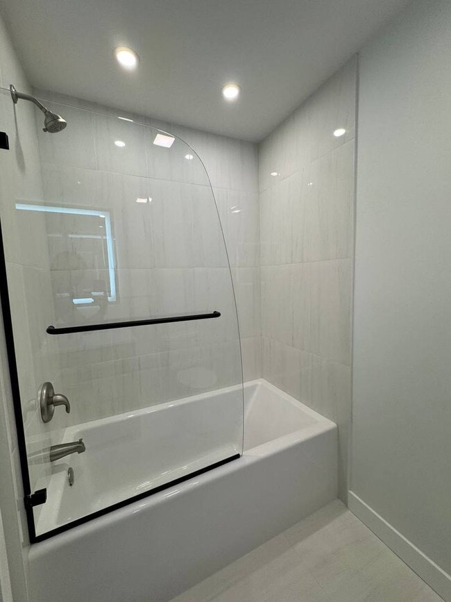 Building Photo - 52 Stanton Ct