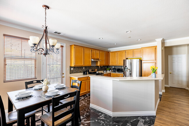 Full Kitchen and Dinning area. Open floor plan - 11013 Ragsdale Rd