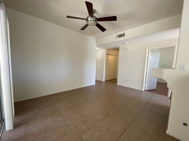 Building Photo - First Floor Condo Unit in Gated Community!