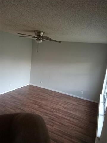 Building Photo - 308 S Pecan St