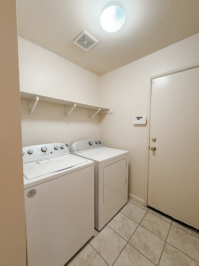 Building Photo - 71531 Sunnyvale Dr