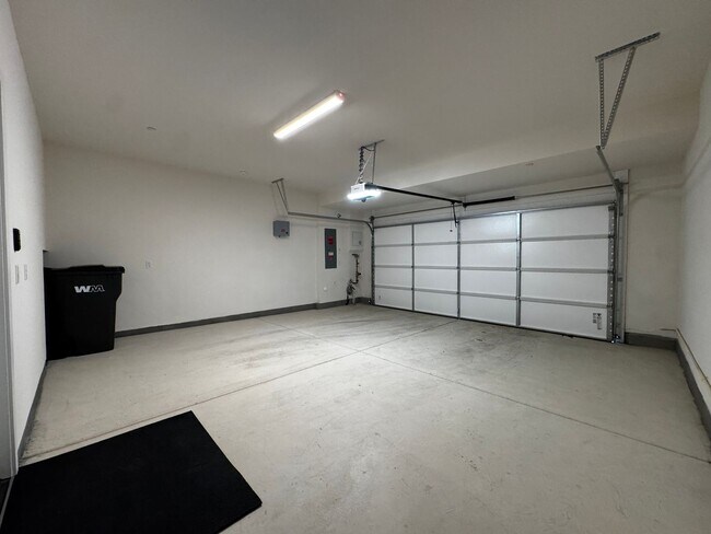 Building Photo - Beautiful, New Siena 3 Bedroom, 2.5 Bath Townhome with Solar for Rent