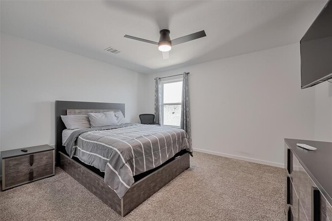 Building Photo - 21611 Shadowbrook Birch Dr