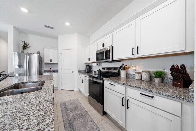 Building Photo - 1485 Effra Wy