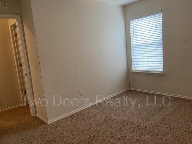Building Photo - 18101 Viento Dr