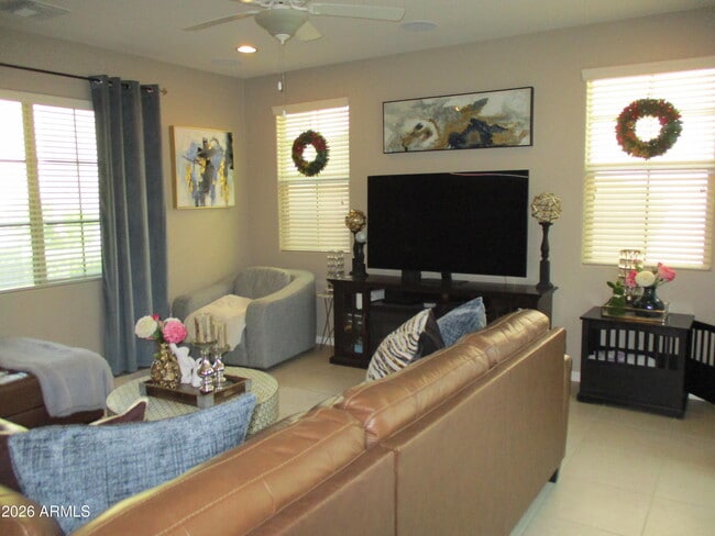 Building Photo - 856 S Agnes Ln